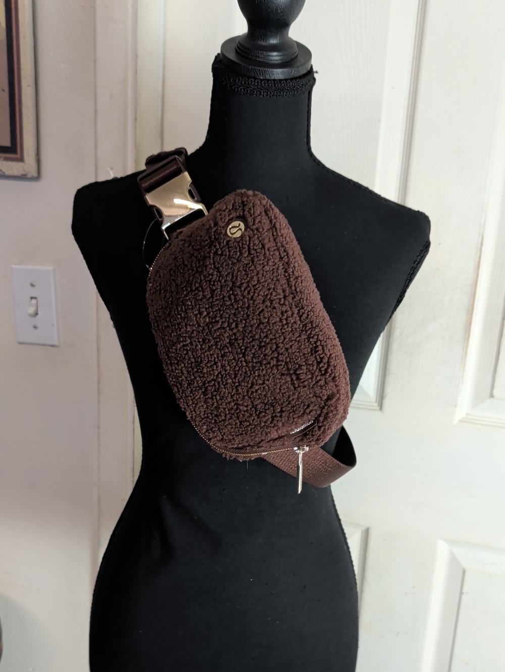 Lululemon Everywhere Belt Bag 1L Brown Earth Sherpa Fleece Gold Hardware